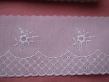 470 cm de fine dentelle