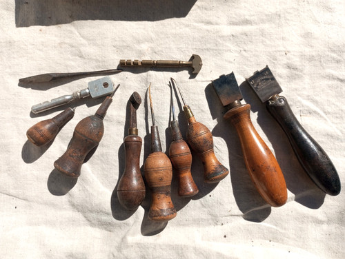 Anciens outils cordonnier - outils,