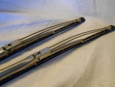 2 balais d'essuie glace neufs