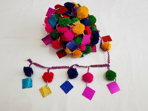 Beau pompon bonne taille - , et