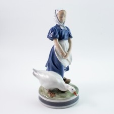 Figurine En Porcelaine Royal