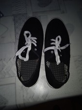 Paire de chaussures toile noir et blanc à lacets blancs P 43