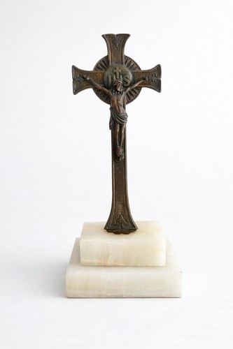 Christ sur croix socle - croix,