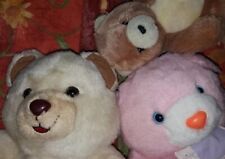 3 Oursons: 1 parlant crème + 2 oursons 1 marron et 1 rose 20 et 26 cm