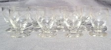 Suite de 8 verres à liqueur