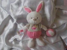 Doudou d'activités lapin rose, blanc, beige, Mots d'enfants
