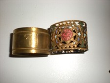 Lot de 2 anciens ronds de serviettes en cuivre