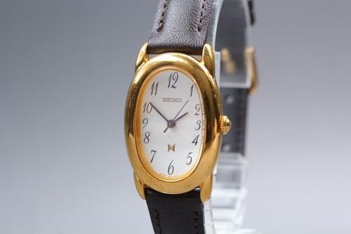 Presque comme neuve montre - [presque, neuve]