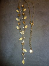 COLLIER IKITA LAITON AVEC