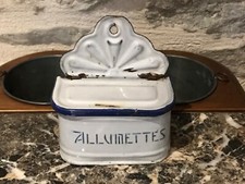 Jolie Boite d'Allumettes Ancienne en Tôle Emaillée.