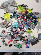 Lot vrac LEGO avec minifigure  space espace set 6975 6979 env 0.8 kilos