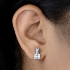 0.70 CT Baguette Boucles