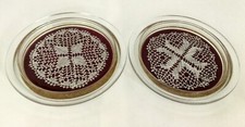 PAIRE DE SOUS TASSES/ DENTELLE DE BRUGES/ ANNEES 1970/1980