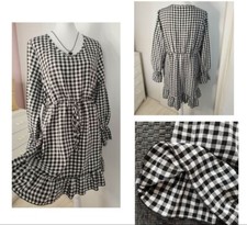 Robe A Carreaux Noire Et Blanche Femme Taille 40/42 , L/ XL , Printemps Été 🖤