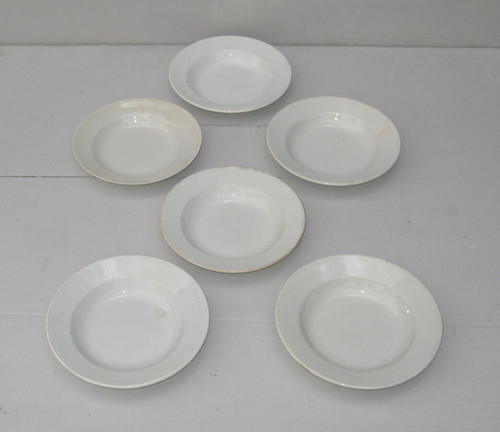Six anciennes assiettes