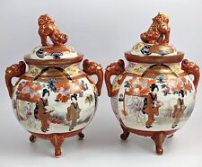 Paire Exquise De Pots À Pieds