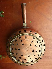 Ancienne bassinoire chauffe lit en cuivre avec manche  XVIII ème, art populaire