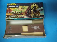 MIB ATHERN TRAINS IN MINIATURE 5051 40 FT REEFER ATSF SUPER CHIEF 