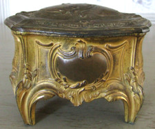 Boîte à bijoux métal doré