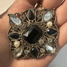 Broche À Définir ? Avec Pierre Noire Et Blanche Perlée Bijoux Fantaisie