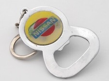PORTE CLÉS ANCIEN - KEYCHAIN - NISSAN DATSUN - DECAPSULEUR VISIOMATIC