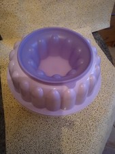 MOULE A CHARLOTTE forme couronne /violine TUPPERWARE