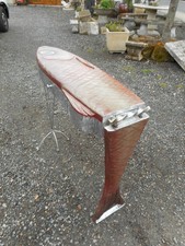 CONSOLE CONTEMPORAINE EN POISSON, METAL ET BOIS PEINT par "PASCAL SABLOT"