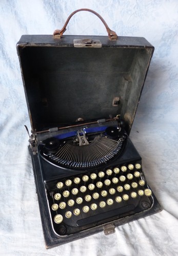 Typewriter vintage machine - vintage#,