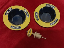 lot Ricard - 2 anciens cendriers et une pissette