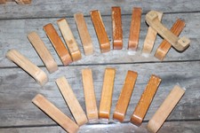 Poignée de tiroir en bois lot de 18 , vintage ,bois clair , meuble , décoration