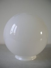 Ancien abat jour boule en verre opaline 20 cm plafonnier luminaire lustre