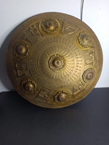 Ancien bouclier bronze - bouclier,