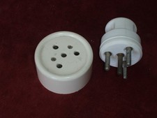 1 Prise et une fiche femelle