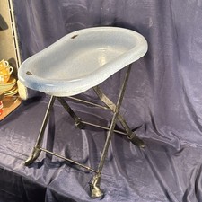 Ancien et rare bidet en tôle émaillée bleue