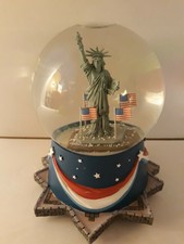 2002 Hallmark Musical Patriotic Water Globe Limited Edition Statue of Liberty
