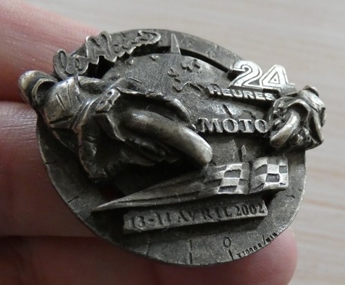Pin rare broche - no, relief