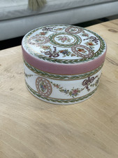 Ancien boite bonbonnière en opaline émaillée Baccarat