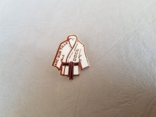 Pin's SPORT - FF Judo - Le judo club d'ARC SUR TILLE ceinture noire