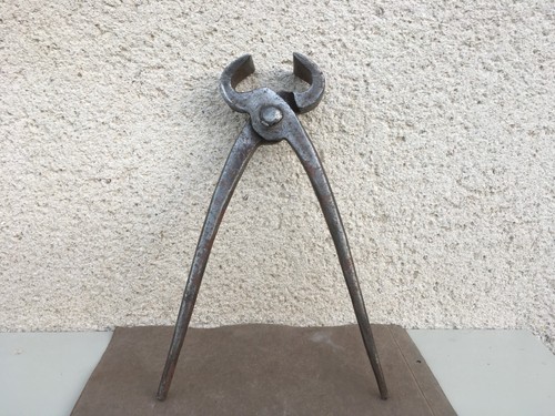 Ancienne tenaille forgée - , /