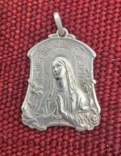 Pendentif, Religion