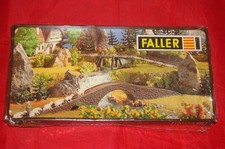 FALLER HO MAQUETTE 2 PETITS