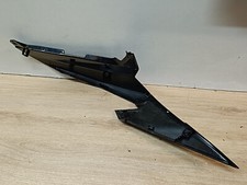 UN CARENAGE CACHE PLASTIQUE ARRIERE GAUCHE  77281-MKP-J000 HONDA CB500F