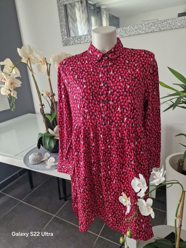 Une robe imprimée - une, s