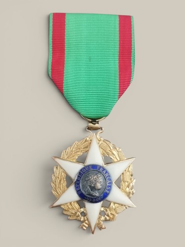 Médaille émaillée