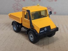 Voiture rétro Mercedes Unimog