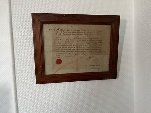 Document ancien encadré daté