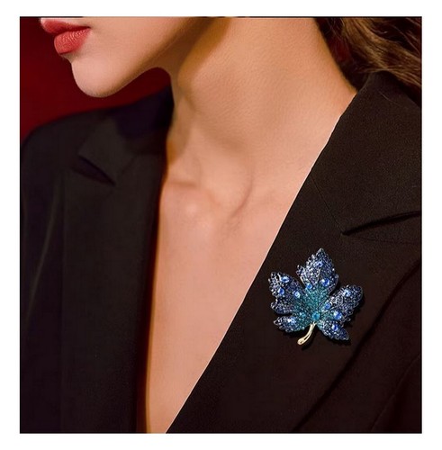 Broche bijou style feuille