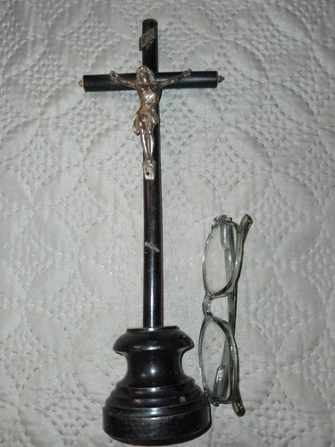 Ancien crucifix sur - ancien,