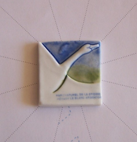 Fève ancienne rare - , logo