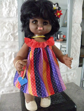 POUPEE NOIRE ARI  3772  35 CM TENUE ORIGINE T B ETAT